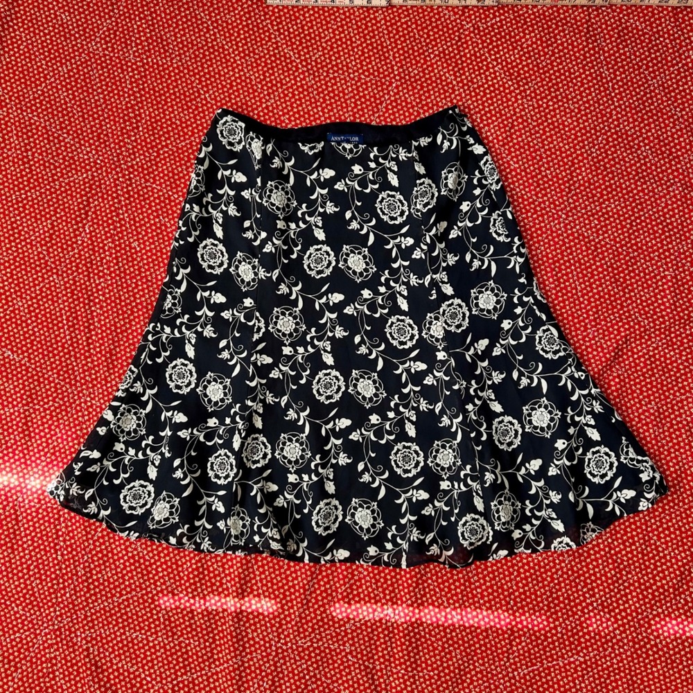 Ann Taylor vintage 2000s Black White Floral Chiffon Midi Skirt Size 10 A-Line